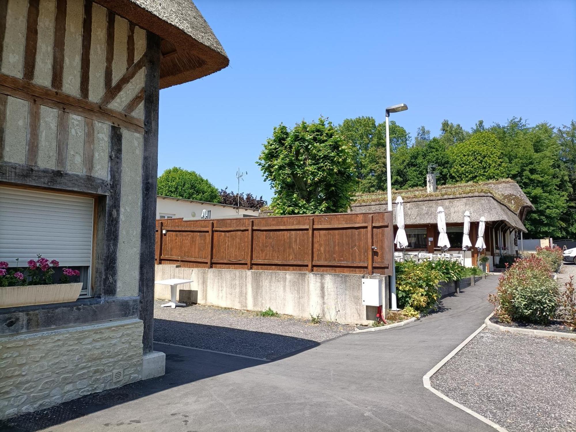 Auberge Du Vieux Tour Le Manoir Canapville  Экстерьер фото